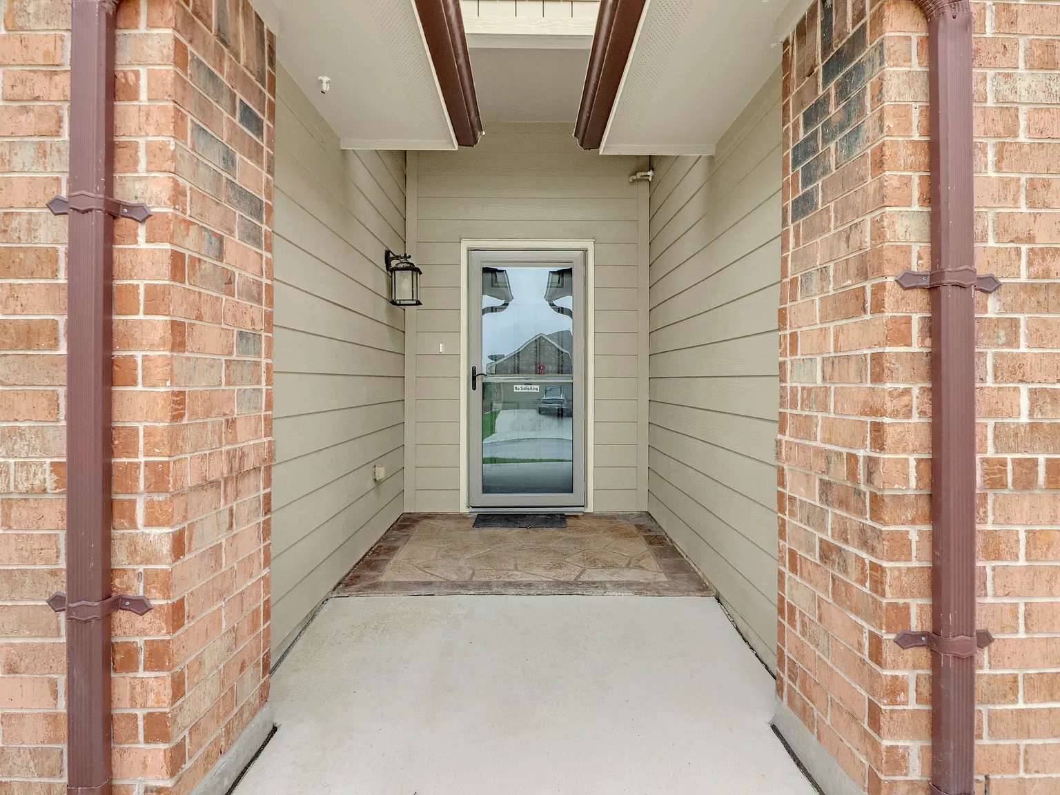 3 bed, 1991 sqft, $1,895 — Photo 2
