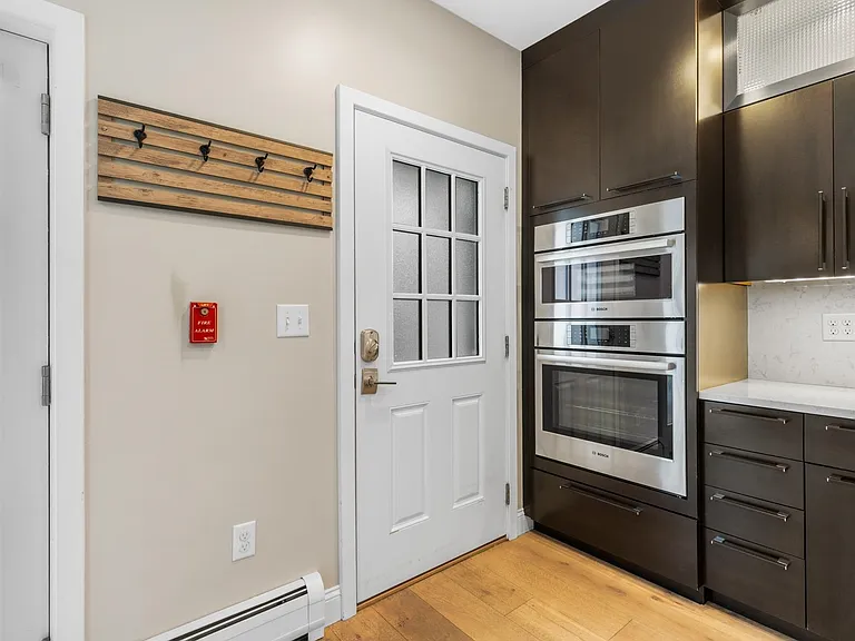 43 Cornwall St #B — Photo 2