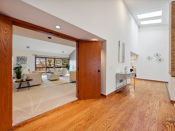 Foyer w/View to Family Room & Exterior Deck