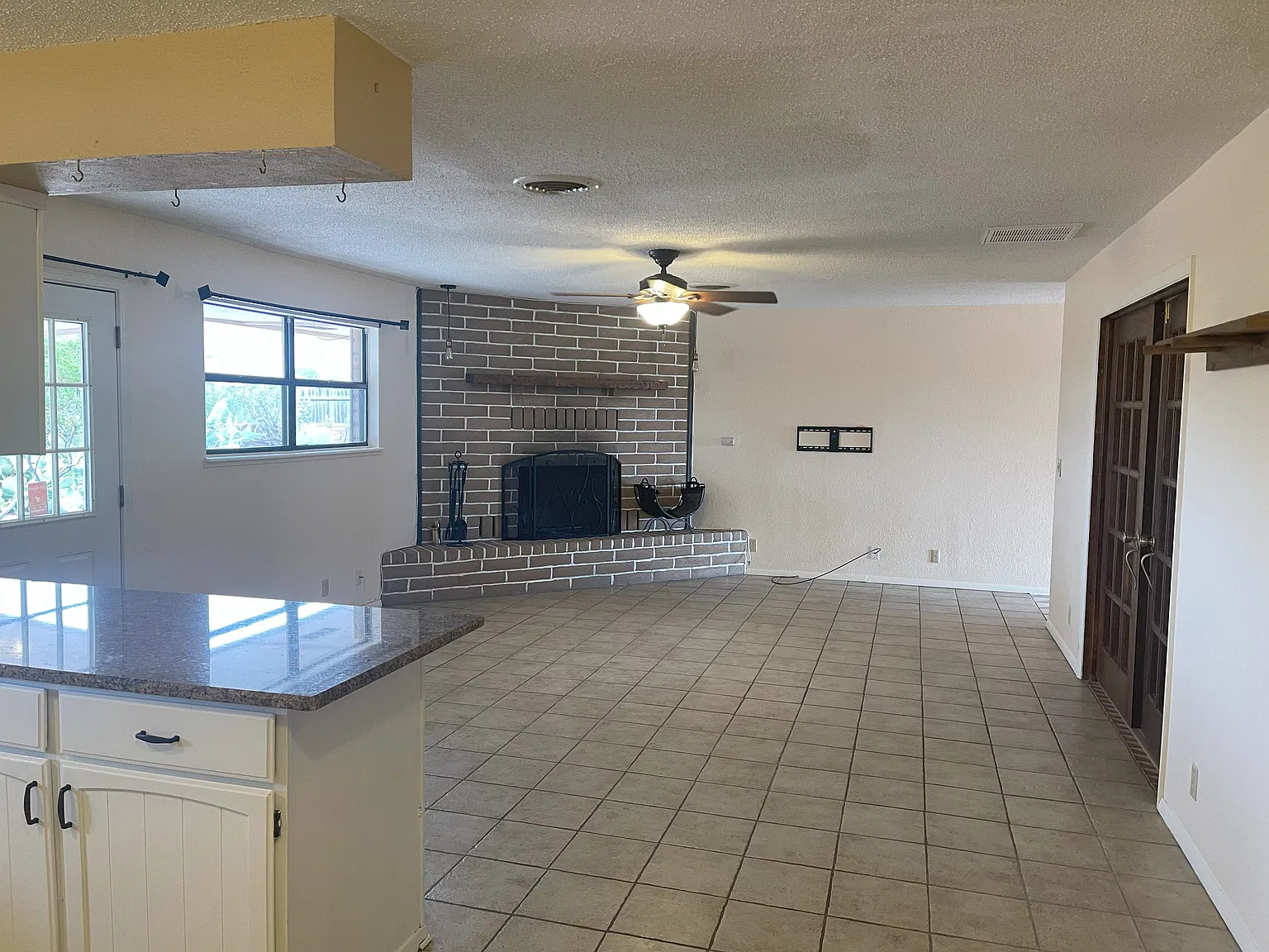 3 bed, 1978 sqft, $1,900 — Photo 4