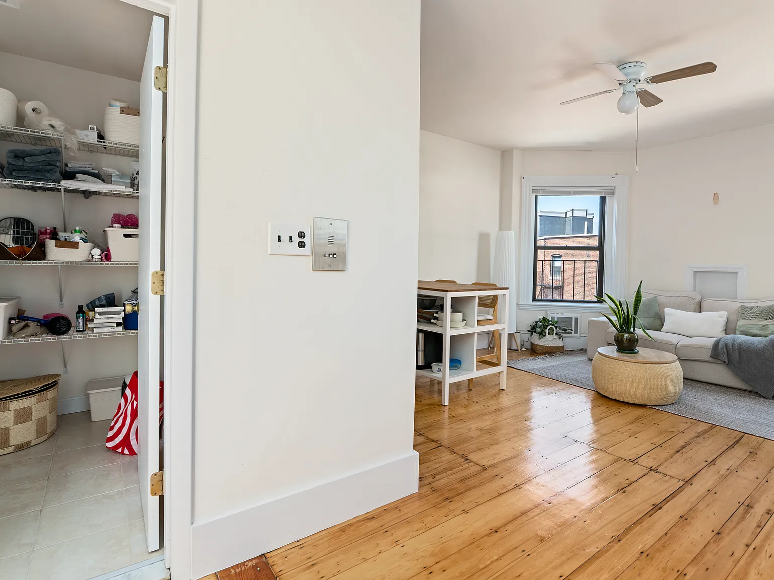 1 bed, 400 sqft, $2,350 — Photo 3