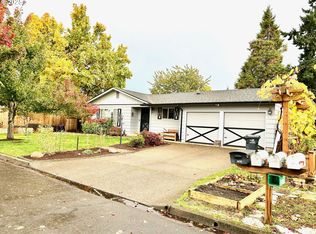 1745 T St, Springfield, OR 97477