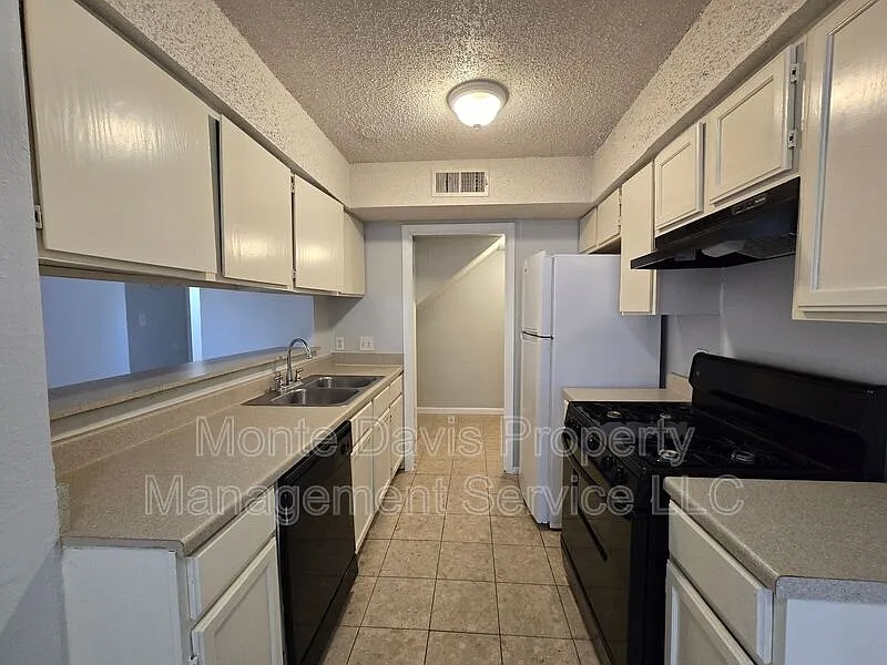 2 bed, 1.5 bath, 861 sqft, $1,250 — Photo 4