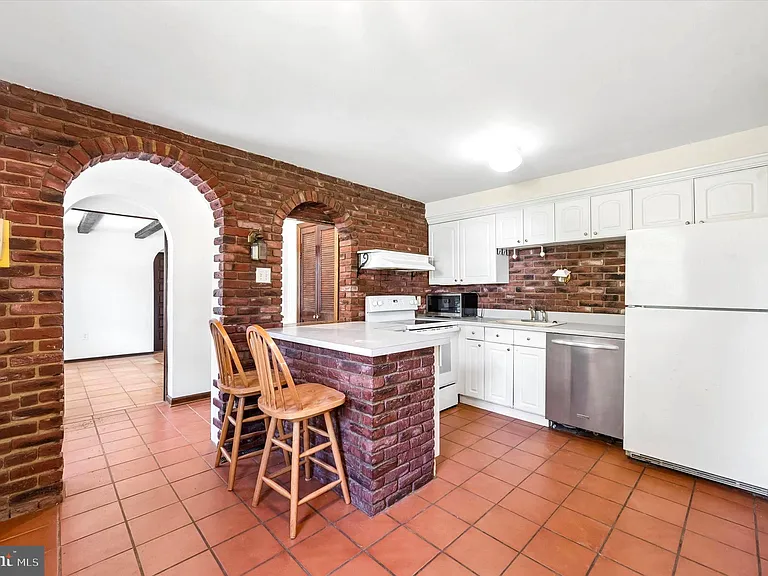 624 Cresson Ln — Photo 6