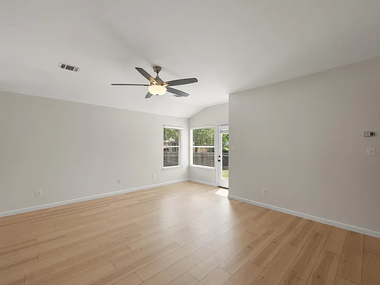 17249 Sandwick Dr — Photo 4