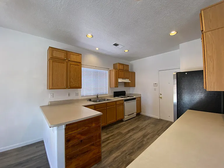 1412 Stone Canyon Rd NE — Photo 15