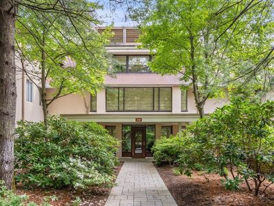 228 Allandale Rd #1A, Chestnut Hill, MA, 02467