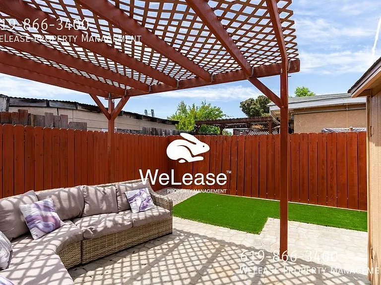 4833 1/2 Lantana Dr — Photo 1