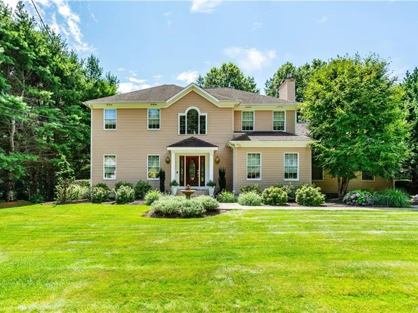 38 Mark Dr, Lincoln, RI 02865