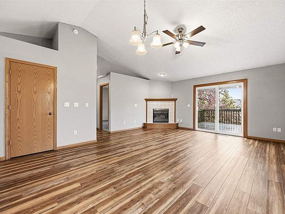 3rd image of 660 Molly Dr