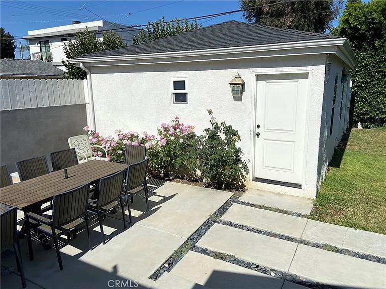 4470 Stansbury Ave — Photo 45