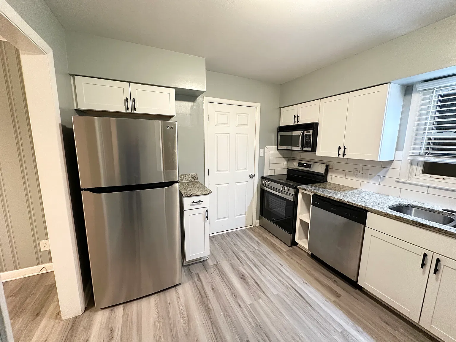 3 bed, 1150 sqft, $1,690 — Photo 4