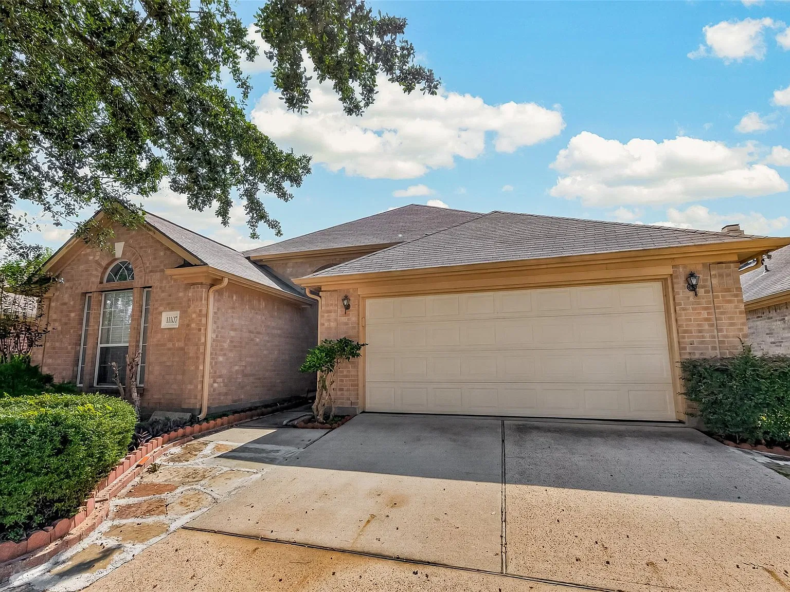 3 bed, 2.0 bath, 2255 sqft, $2,225 — Photo 1