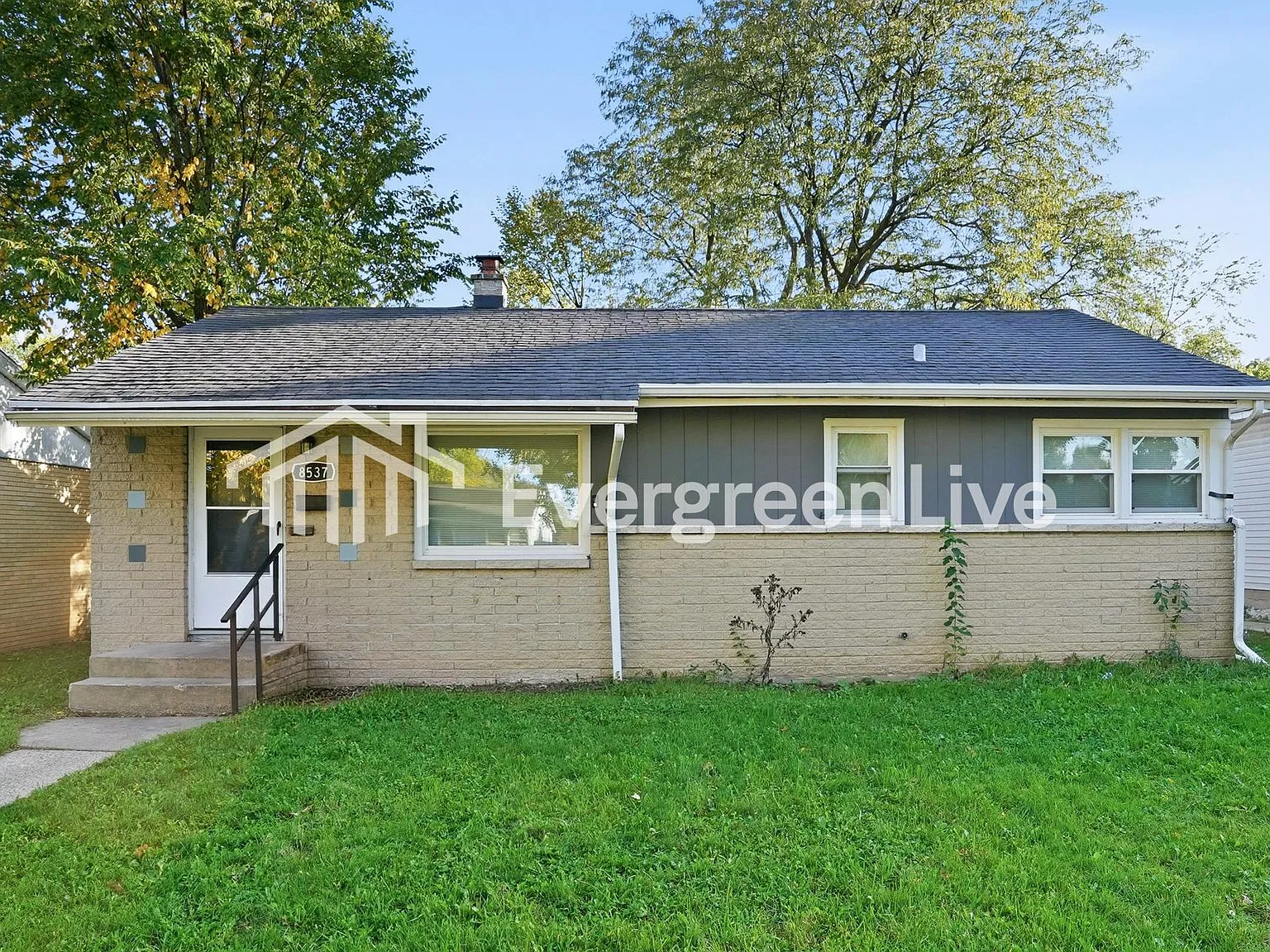 3 bed, 1.0 bath, 1243 sqft, $1,695 — Photo 2