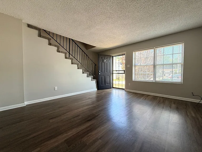 670 Hobbs Dr — Photo 12