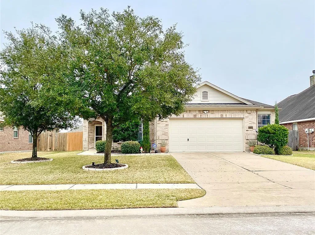 3 bed, 2.0 bath, 2043 sqft, $2,200 — Photo 2