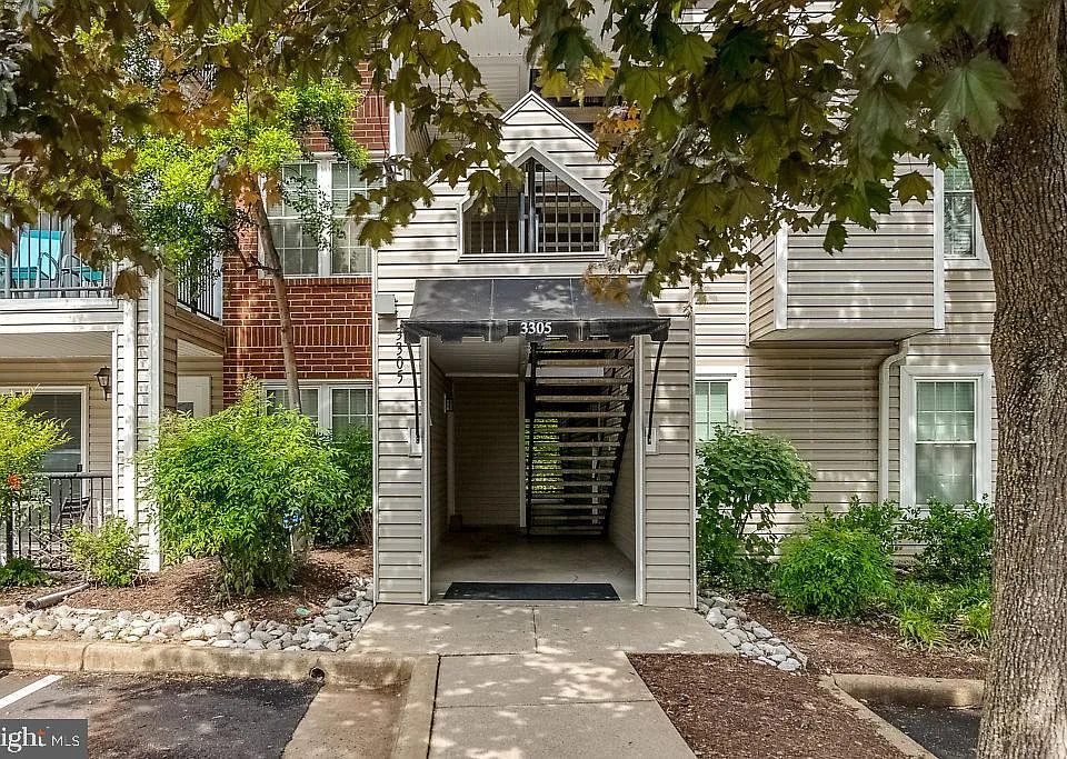 3305 Wyndham Cir #353