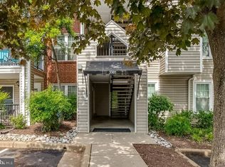 3305 Wyndham Cir APT 353, Alexandria, VA 22302