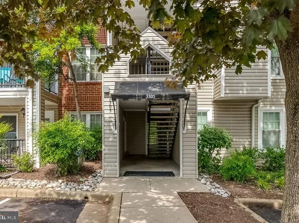 3305 Wyndham Cir APT 353, Alexandria, VA 22302