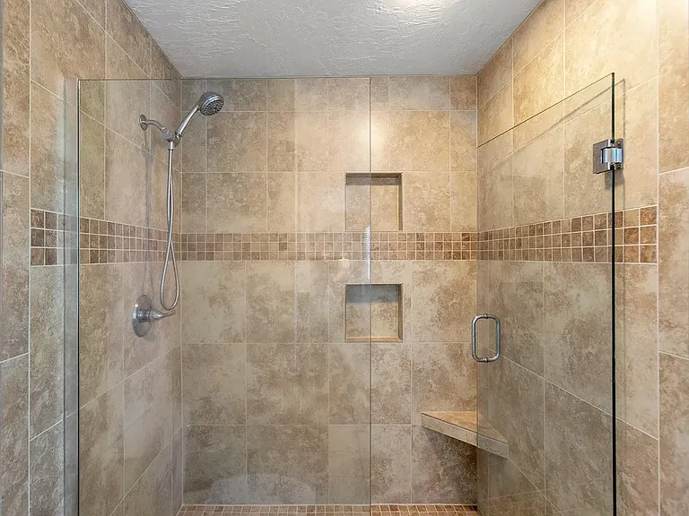 4915 NW 186th Ave — Photo 18