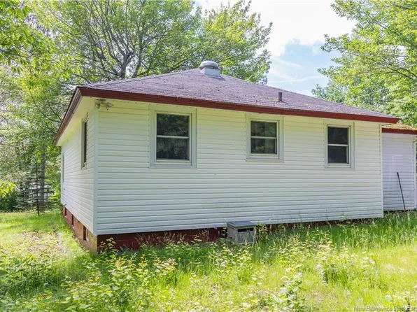 37 2nd Ave, McAdam, NB E6J 1T3