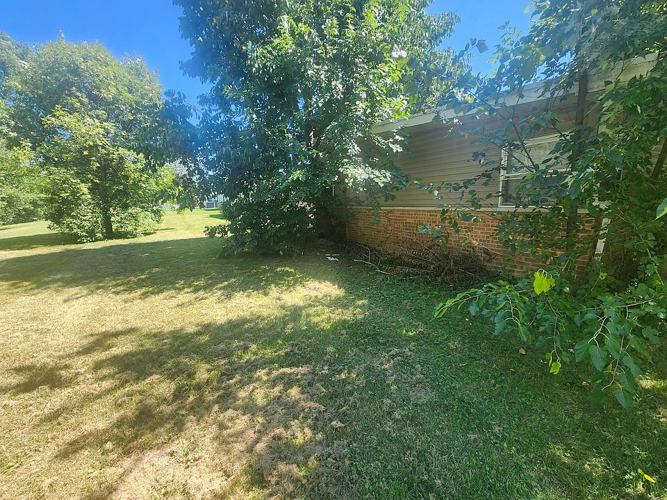 2nd image of 322 Somonauk St