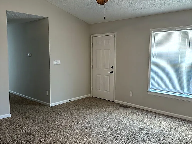 1504 Manora Ct — Photo 3