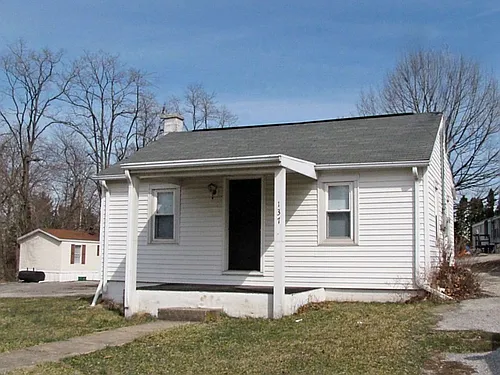 137 Pear Ave Photo 1