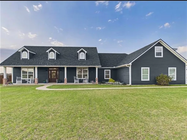 831 Mimosa Ln, Franklin, TX 77856