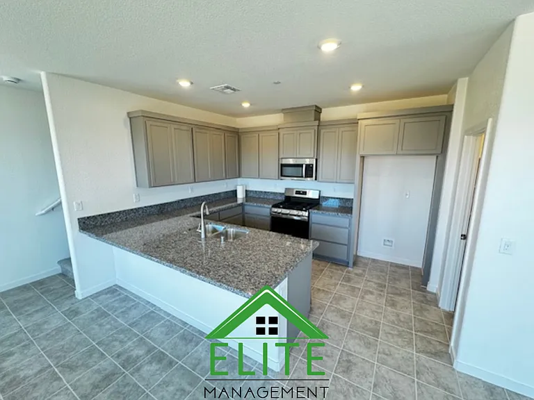 7635 Heatherpace Dr — Photo 8