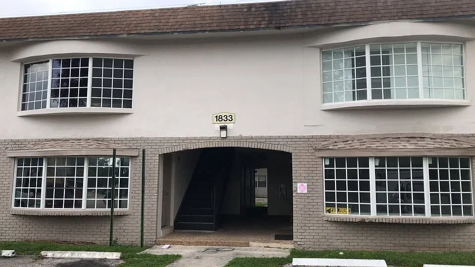 1833 NW 54th Ter — Photo 2