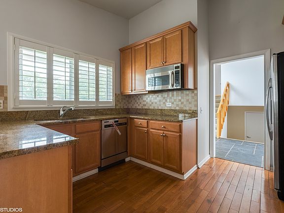 4th image of 825 Highland Pl