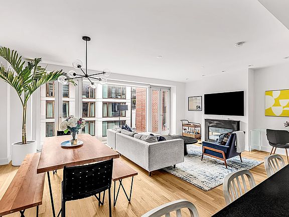 3rd image of 116 W 22nd St #Pha