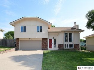 13124 Burdette Cir, Omaha, NE 68164