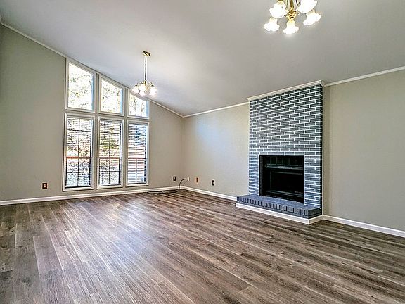 3rd image of 104 Yvonne Dr