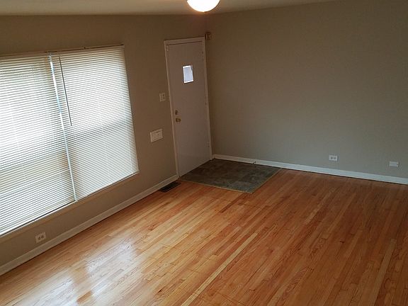 2nd image of 13928 S Dearborn St