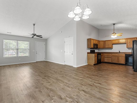 4th image of 302 Elkchester Cir