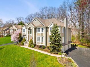 51 Nutmeg Ln, North Andover, MA 01845