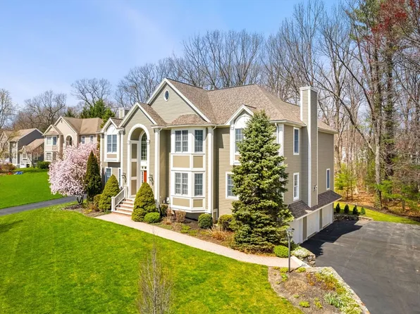 51 Nutmeg Ln, North Andover, MA 01845