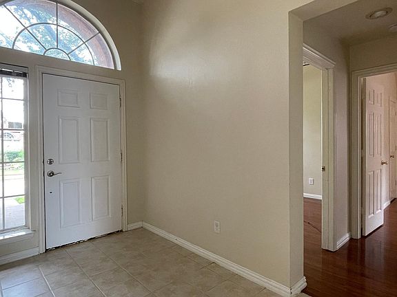4th image of 3616 Salford Dr
