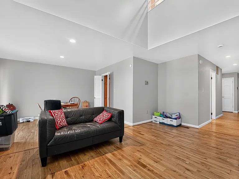 5607 Vantage Point Rd — Photo 14