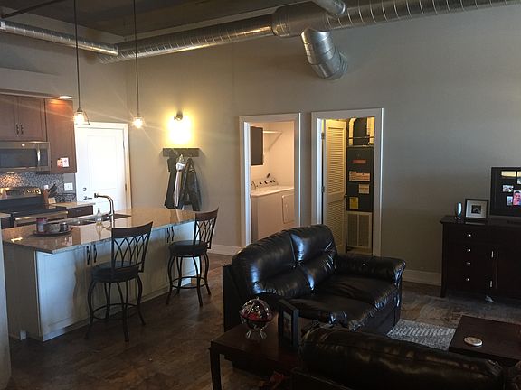 5th image of 407 W Washington St APT 203