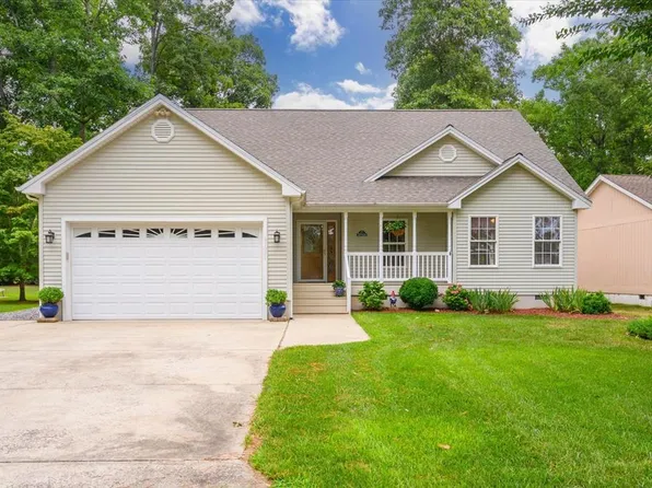 37221 Main Sail Ct, Greenbackville, VA 23356