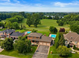 1095 Bravar Dr, Ottawa, ON K4M 1G2