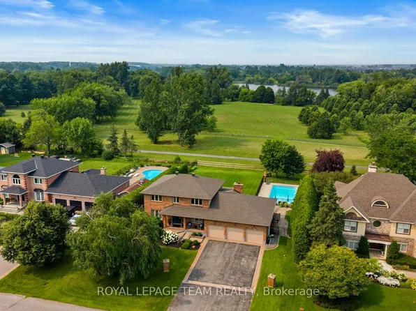 1095 Bravar Dr, Ottawa, ON K4M 1G2