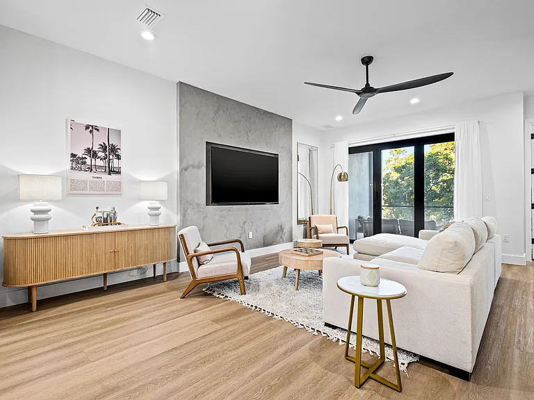 210 W Columbus Dr #3 — Photo 14