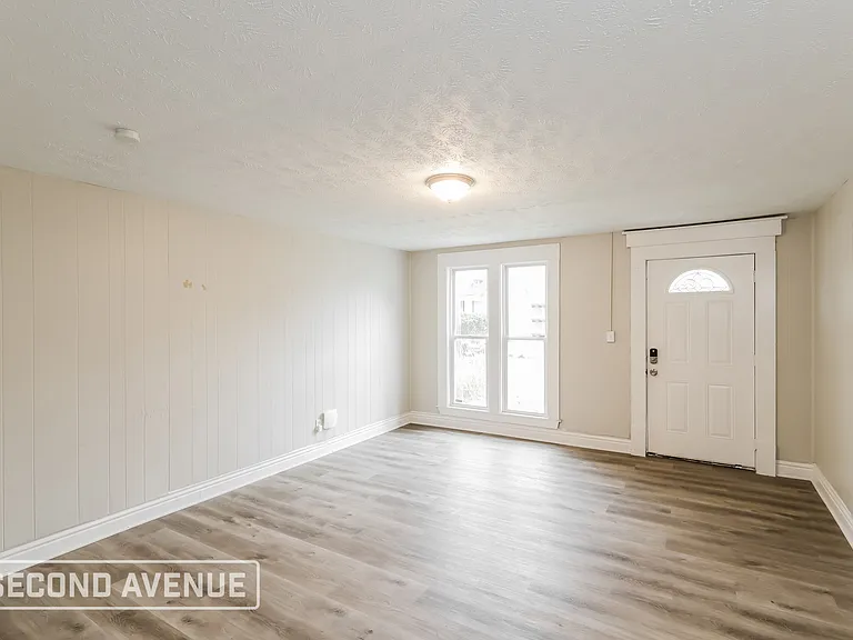 2302 Bolling Ave — Photo 3