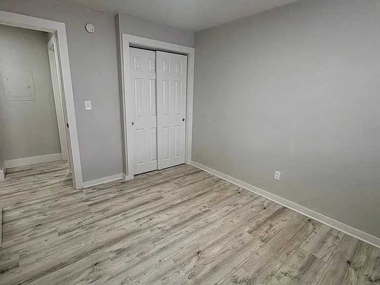 Mission Apartments — Photo 15