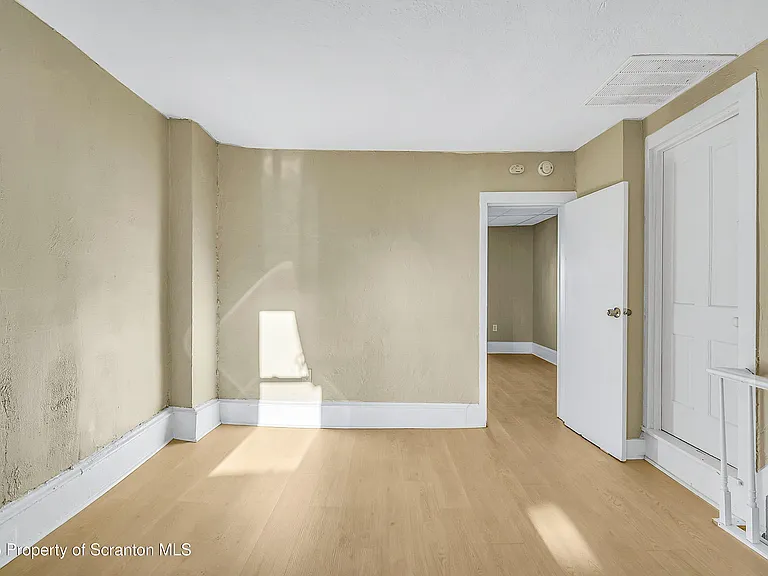 1007 Washburn St #2 — Photo 8
