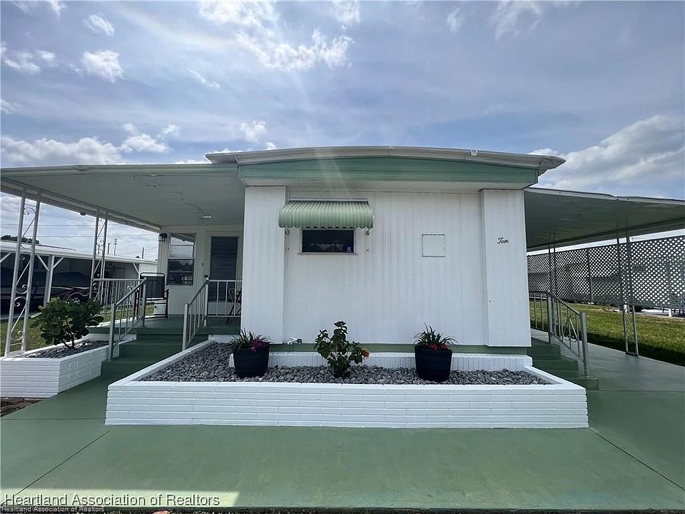 1st image of 10 Tyler Ln